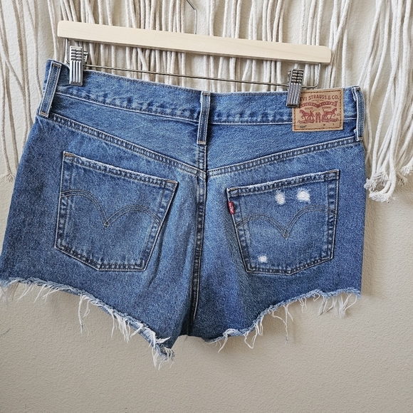 Levi 501® Original Fit High Rise Women's Shorts 31 - Picture 3 of 5